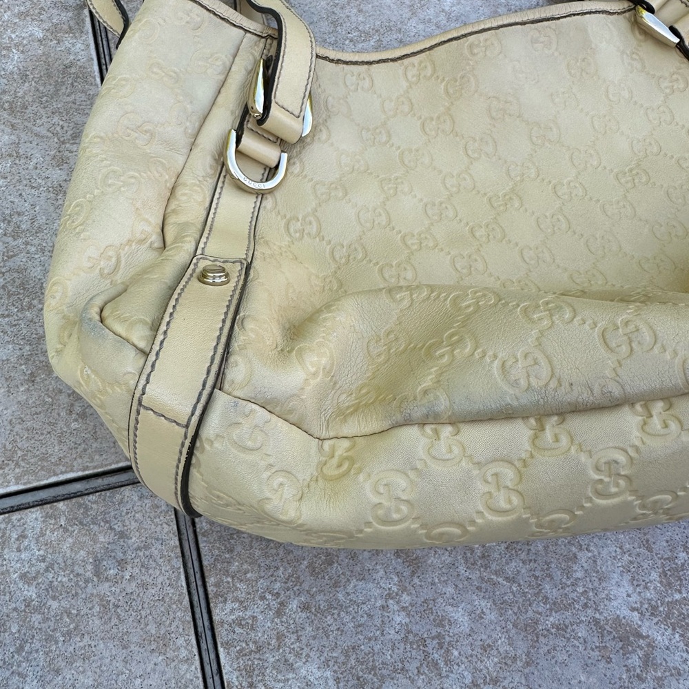 GUCCI
Guccissima Leather Shoulder Bag - Picture 10 of 16